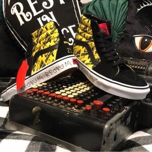 Vans Sk8-Hi House Of Terror ”The Shinning”, Shoes size W8.5 NWT